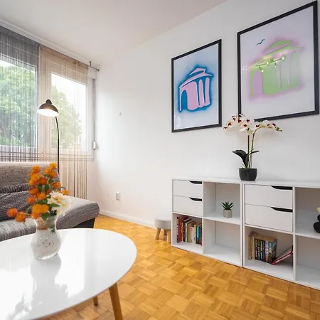 12 O'clock Apartment