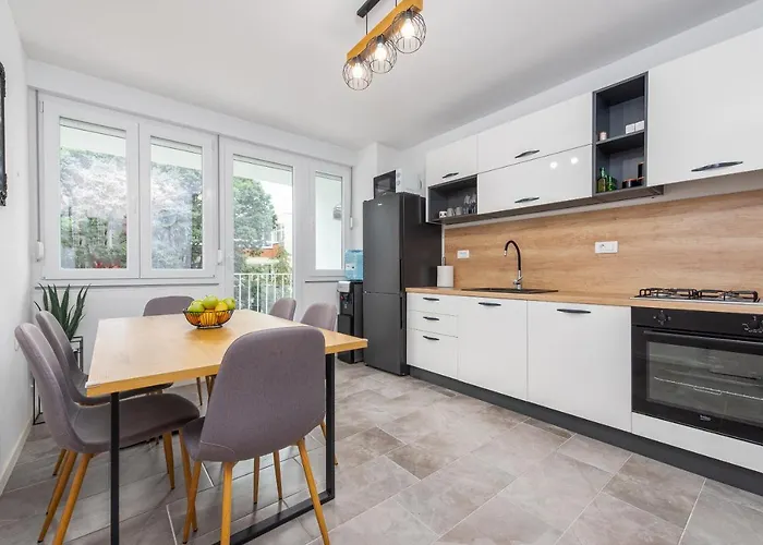 12 O'clock Apartman *